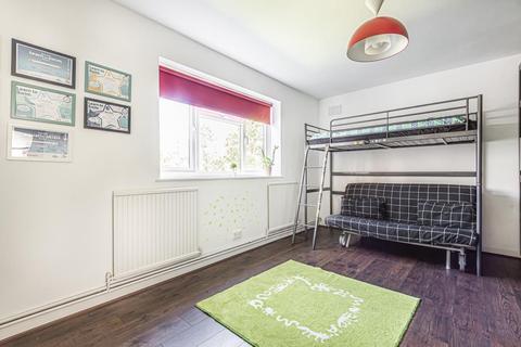 Flat 27, Regents Court Stonegrove, Edgware, HA8 8AD