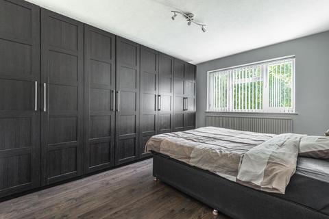 Flat 27, Regents Court Stonegrove, Edgware, HA8 8AD
