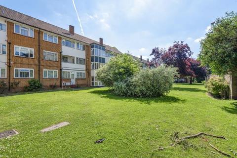 Flat 27, Regents Court Stonegrove, Edgware, HA8 8AD
