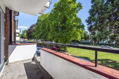 Flat 27, Regents Court Stonegrove, Edgware, HA8 8AD