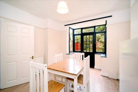 3 bedroom terraced house to rent, Seely Road, Tooting