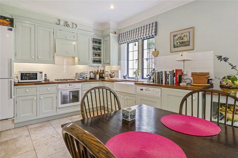 8 Phoenix Square, Pewsey, SN9 5DN