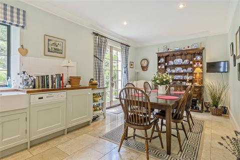 8 Phoenix Square, Pewsey, SN9 5DN