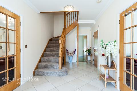 18 Longbourn, Windsor, SL4 3TN