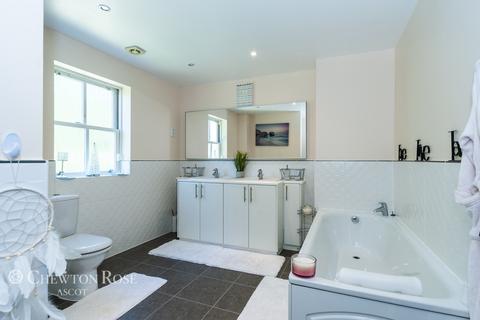 18 Longbourn, Windsor, SL4 3TN