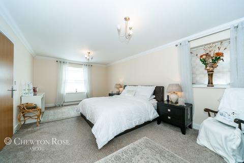 18 Longbourn, Windsor, SL4 3TN