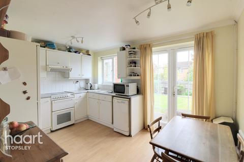 8 Cheslyn Close, Luton, LU2 8UA