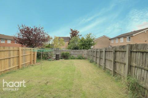 8 Cheslyn Close, Luton, LU2 8UA