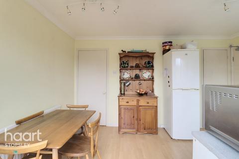 8 Cheslyn Close, Luton, LU2 8UA