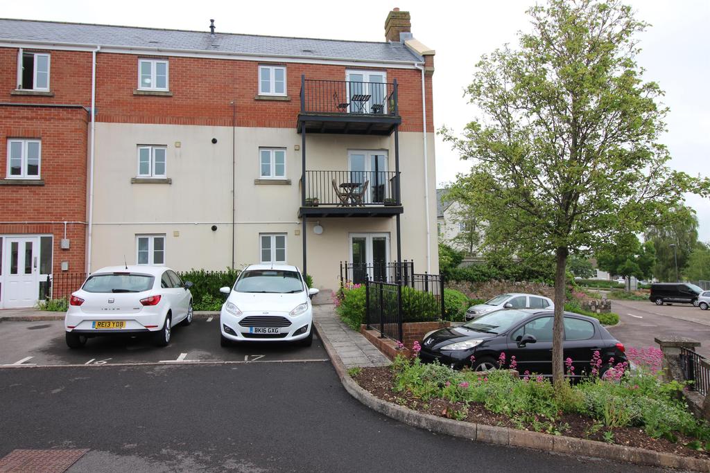 Market Square, Thornbury, Bristol... 2 bed ground floor flat £175,000