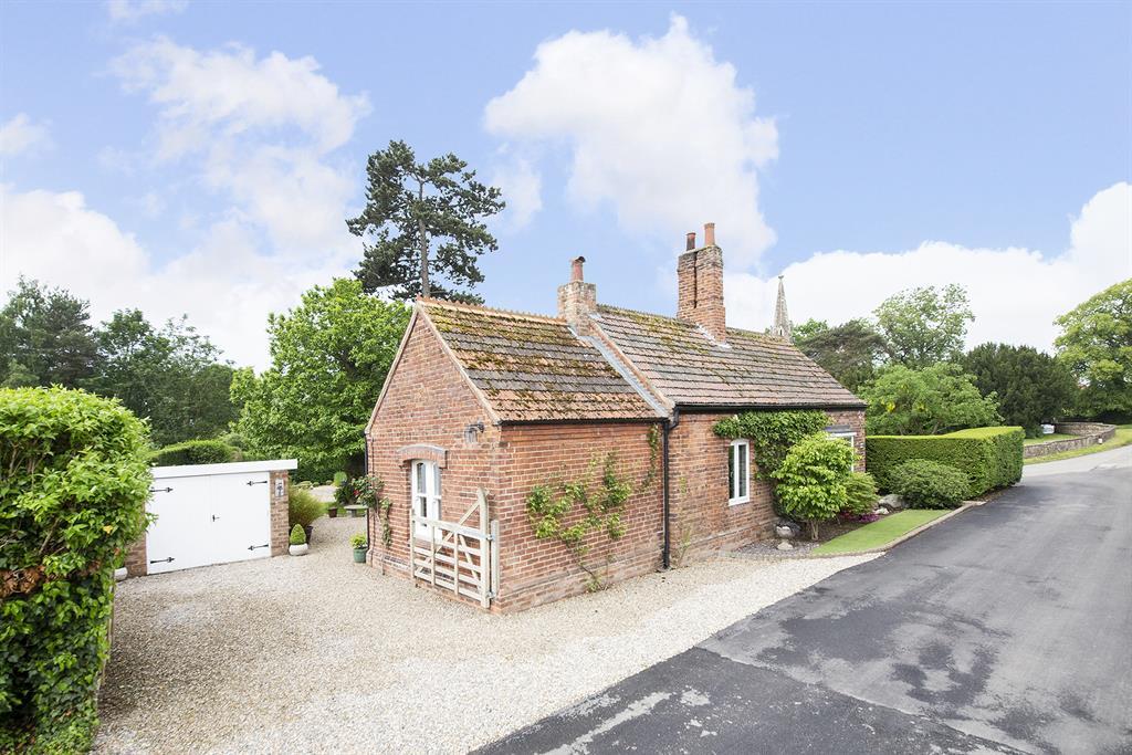 Aldwark, York, YO61 1UF 2 bed cottage £350,000