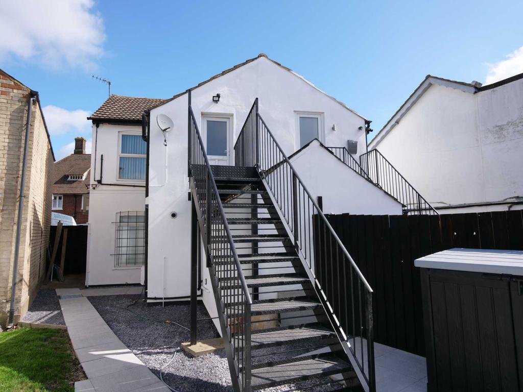 Felixstowe Road, Ipswich 1 bed apartment £700 pcm (£162 pw)