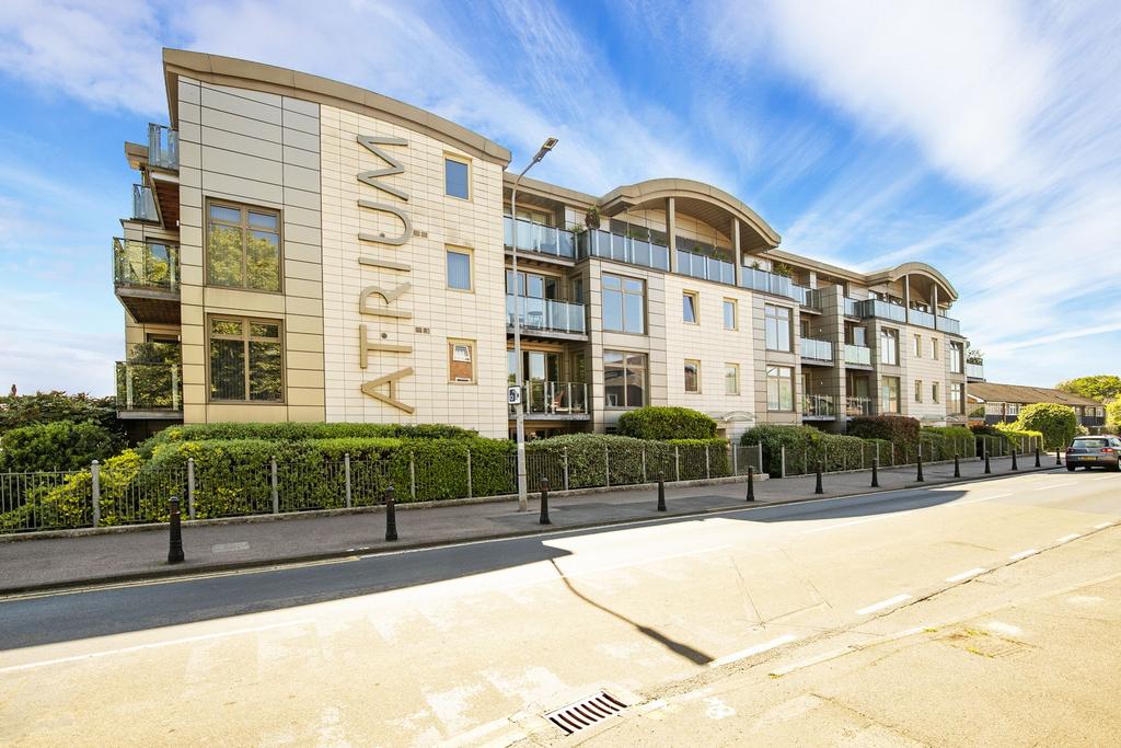 Lower Queens Road, Buckhurst Hiill, IG9 2 bed apartment £445,000