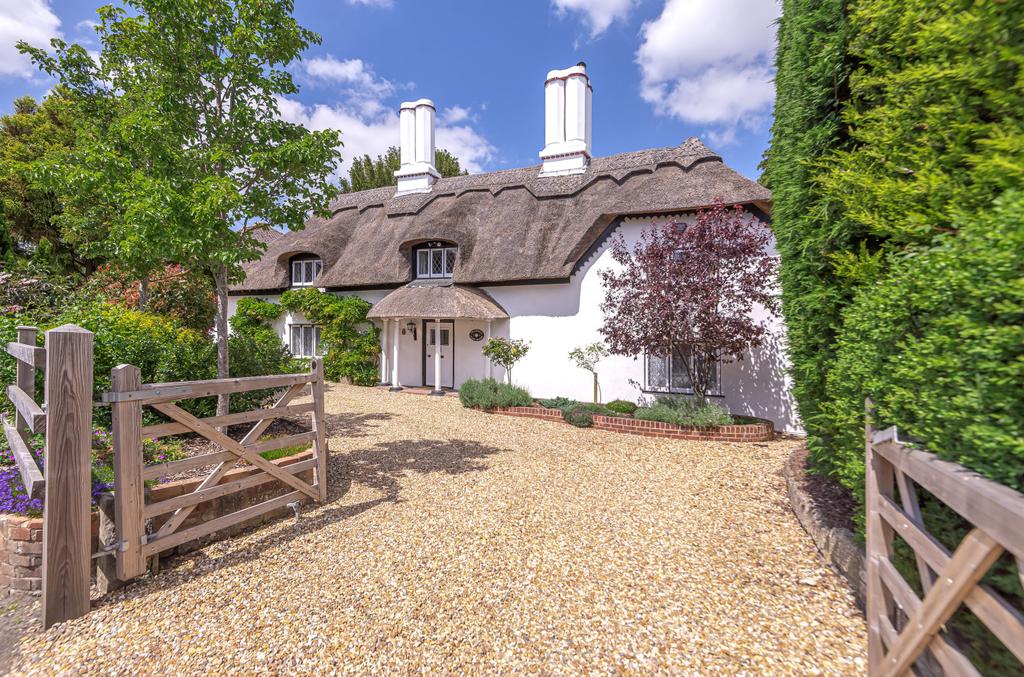 Channels Farm Road, Southampton, Hampshire, SO16 4 bed detached house £700,000