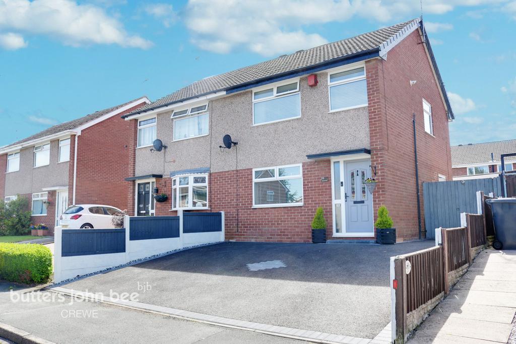 Lansdowne Road, Crewe 3 bed semidetached house £170,000