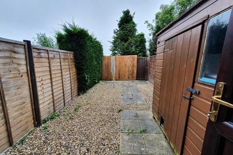 2 bedroom terraced house to rent, Badgers Close, Flitwick, MK451BN