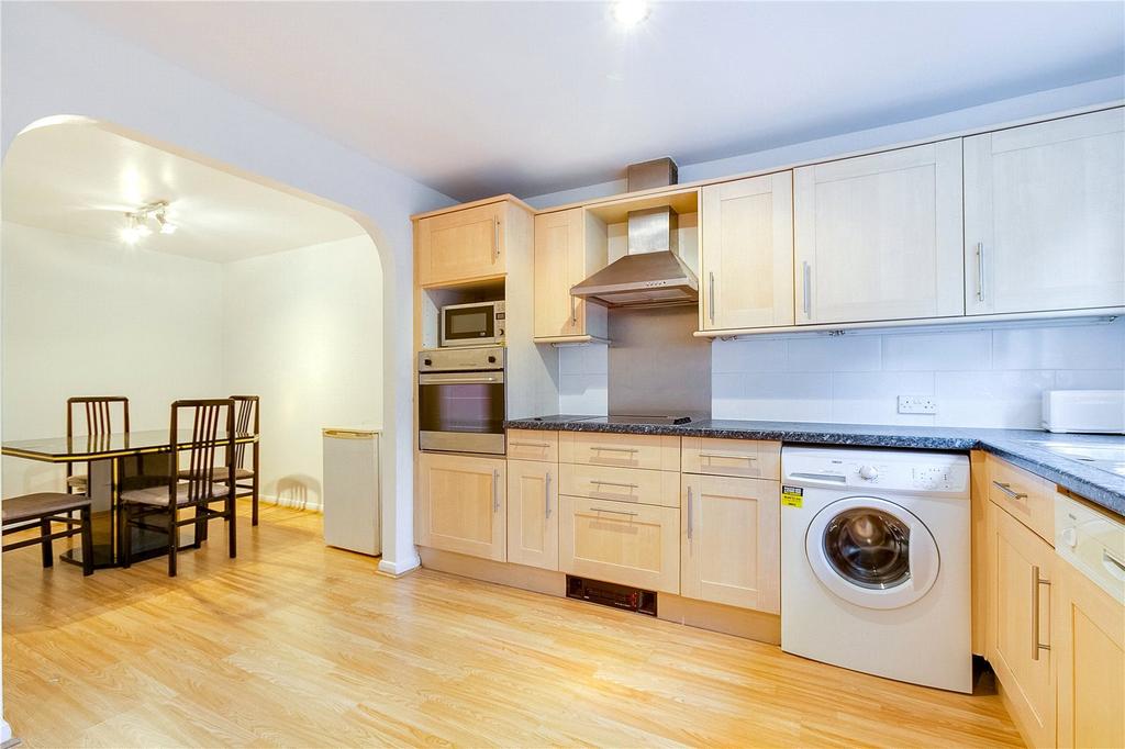 Crowthorne Close, Southfields, London 4 bed house £2,795 pcm (£645 pw)