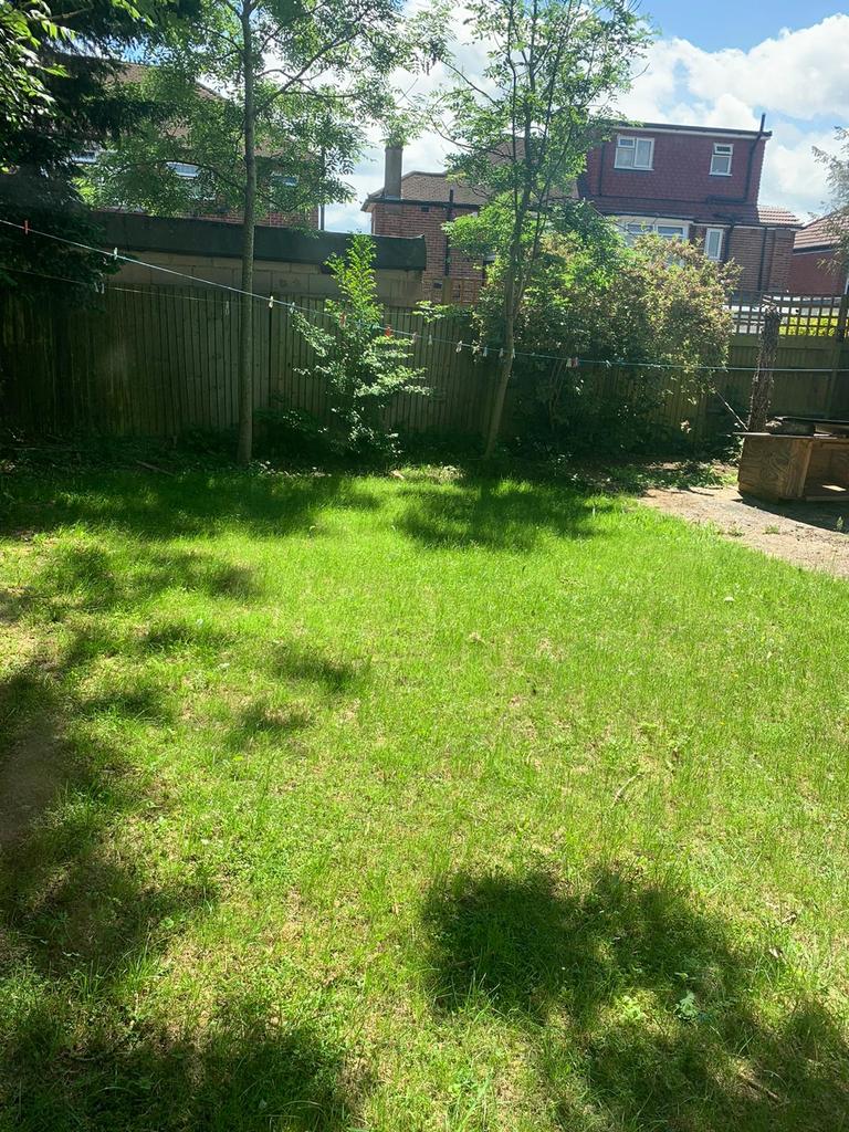 Floriston Close, Stanmore, HA7 3 bed semidetached house £1,700 pcm