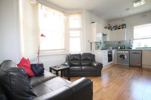 3 bedroom flat to rent, College Place, Camden Town, NW1