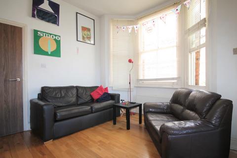 3 bedroom flat to rent, College Place, Camden Town, NW1
