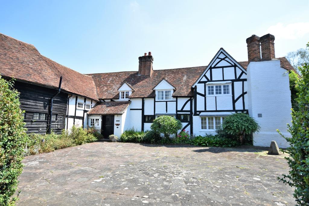Lye Green Road, CHESHAM 5 bed detached house £1,475,000