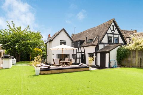 Tipsy Cottage, 18 Evesham Road, Bishops Cleeve, Cheltenham, GL52 8SA