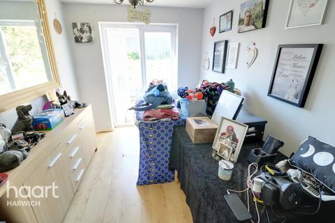 27 Chaffinch Drive, Harwich, CO12 4WL