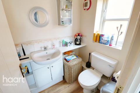 27 Chaffinch Drive, Harwich, CO12 4WL