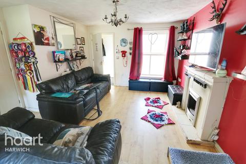 27 Chaffinch Drive, Harwich, CO12 4WL