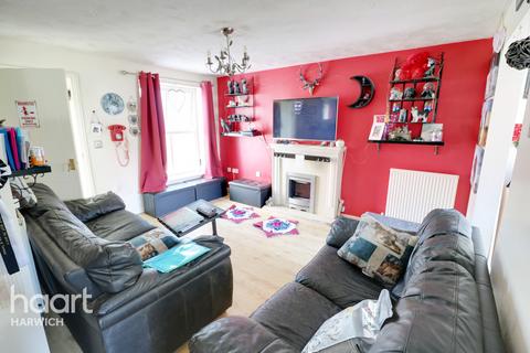 27 Chaffinch Drive, Harwich, CO12 4WL