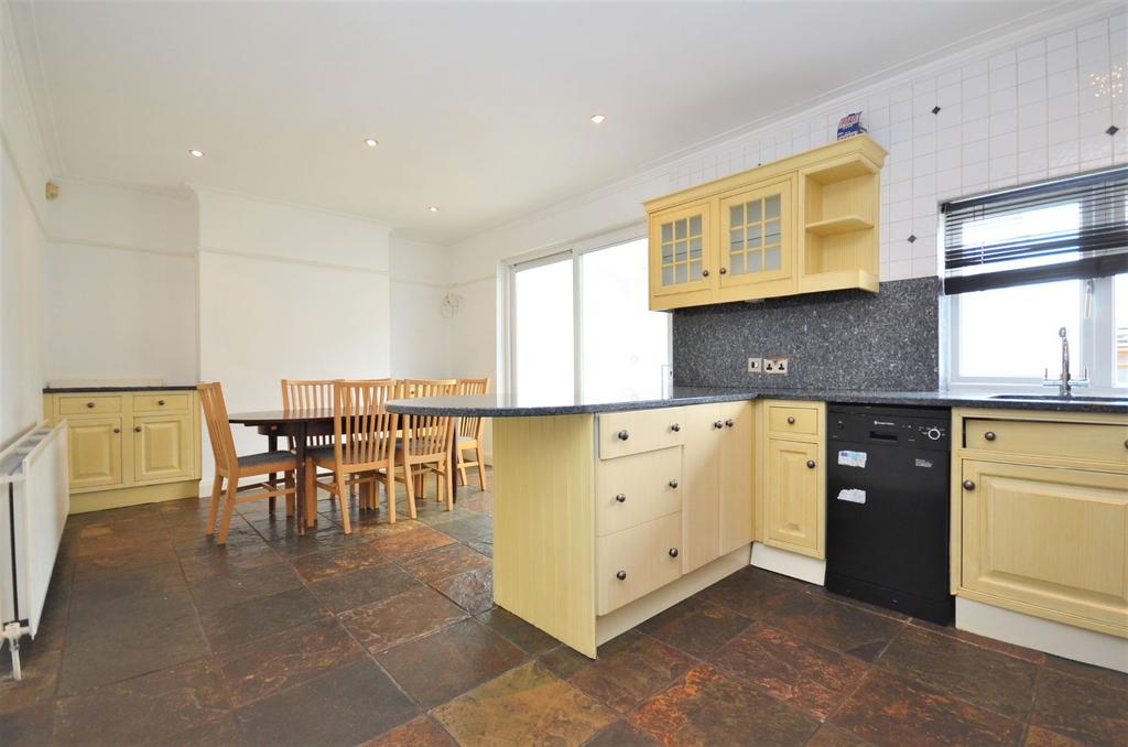 Noel Road, Acton W3 4 bed semidetached house £2,600 pcm (£600 pw)