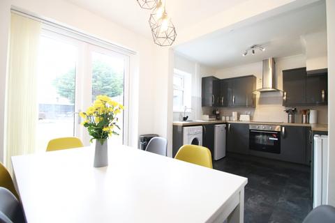 2 Fernleigh Close, Blackpool, FY2 0HS