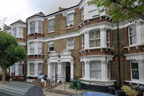 3 bedroom flat to rent, College place, Camden