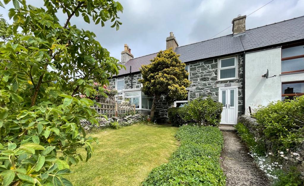 Tan Y Fron Terrace, Upper Llandwrog... 2 bed terraced house £125,000
