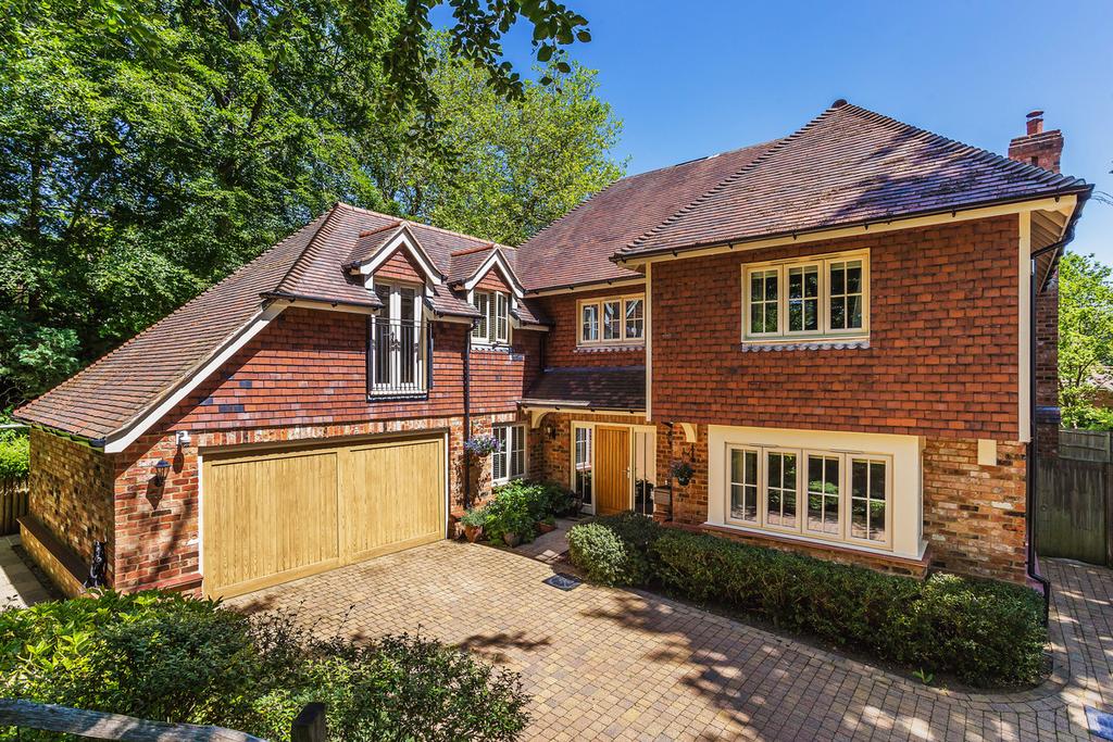 Rockfield Road, Oxted, RH8 6 bed detached house £1,795,000