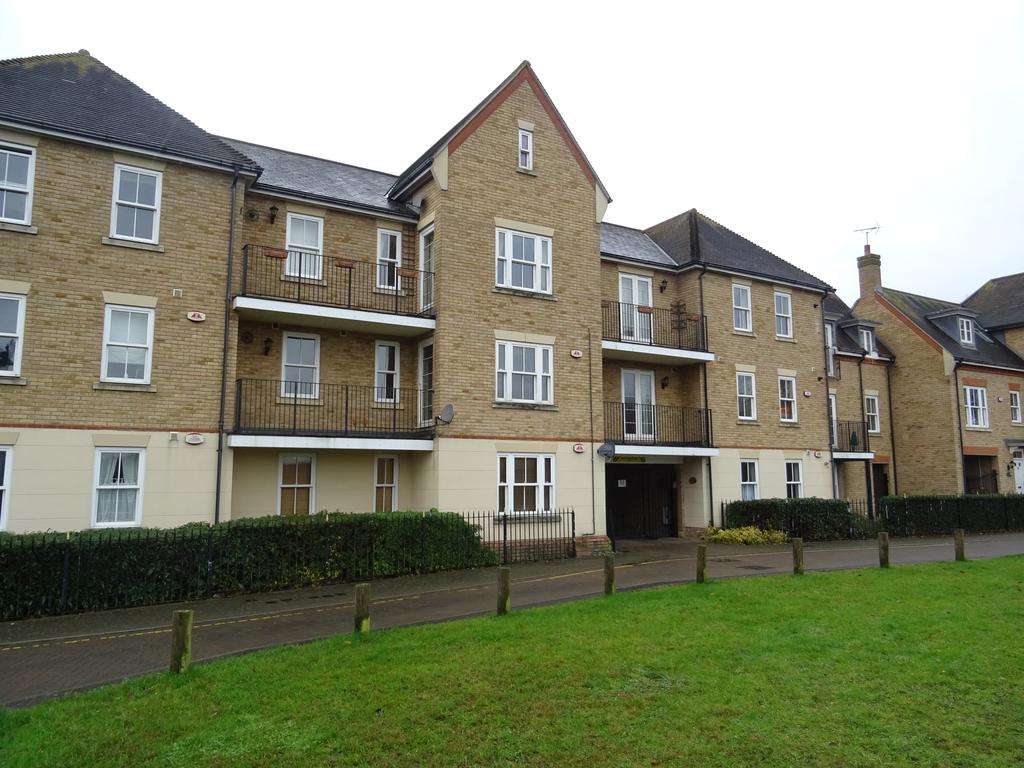 Sawyers Grove, Brentwood CM15 2 bed apartment £1,500 pcm (£346 pw)