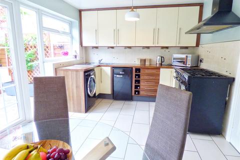 46 Clitheroe Close, Heywood, OL10 4XF