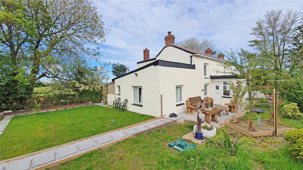 Penstraze, Truro, Cornwall, TR4 3 bed semidetached house £320,000
