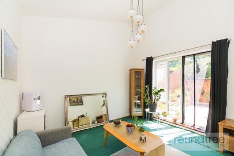 52 Woodburn Close, London, NW4 2NF