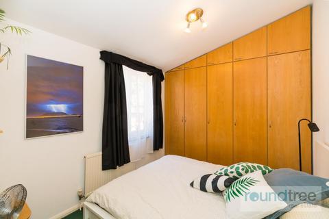 52 Woodburn Close, London, NW4 2NF
