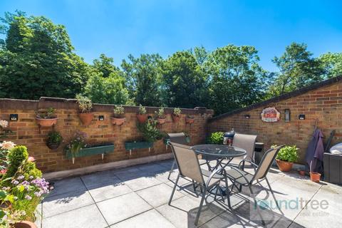52 Woodburn Close, London, NW4 2NF