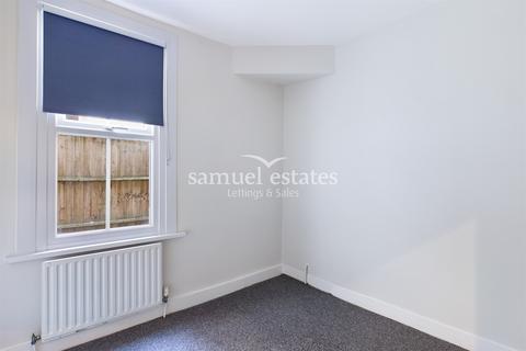 2 bedroom flat to rent, College Road, Colliers Wood, London, SW19