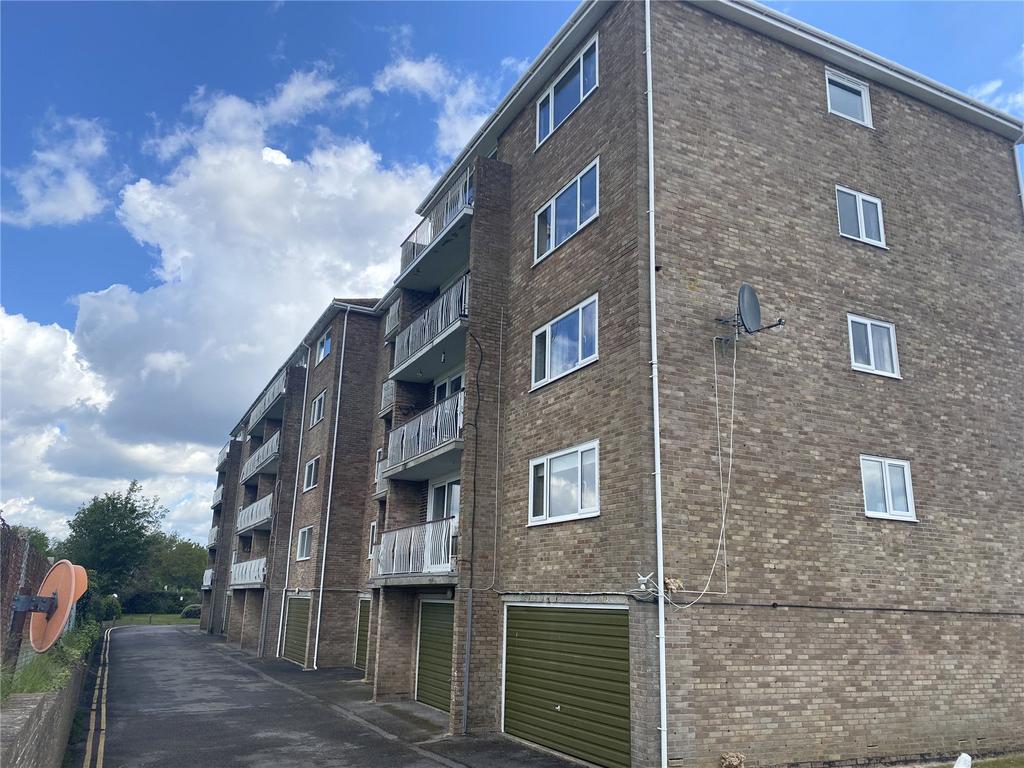 Milford Court, Gale Moor Avenue, Gosport, Hampshire, PO12 3 bed