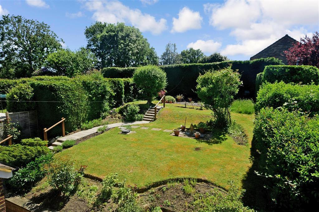 Pollards Drive, Horsham, West Sussex 4 bed detached house £750,000