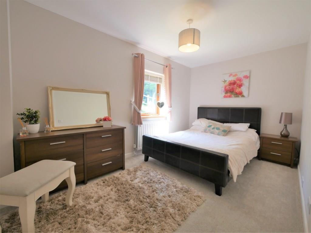 Lg bedroom2