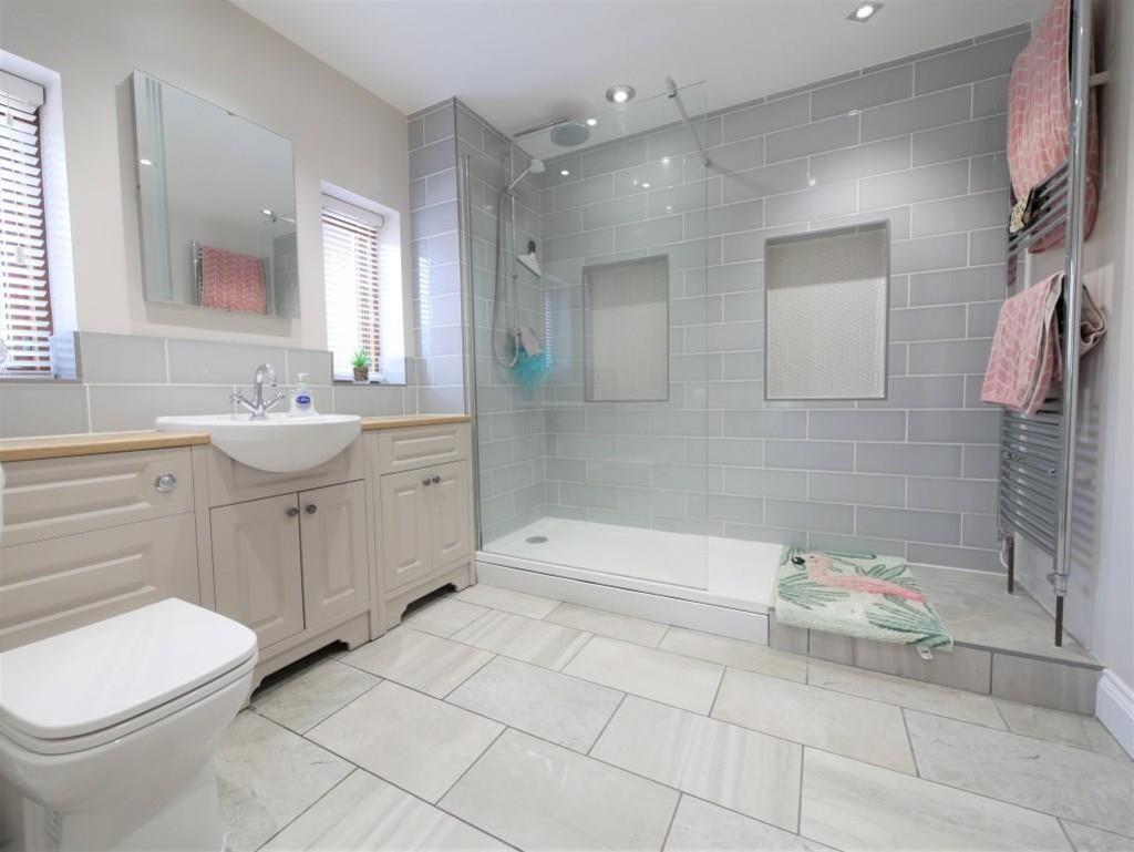 Gf bedroom1 en suite