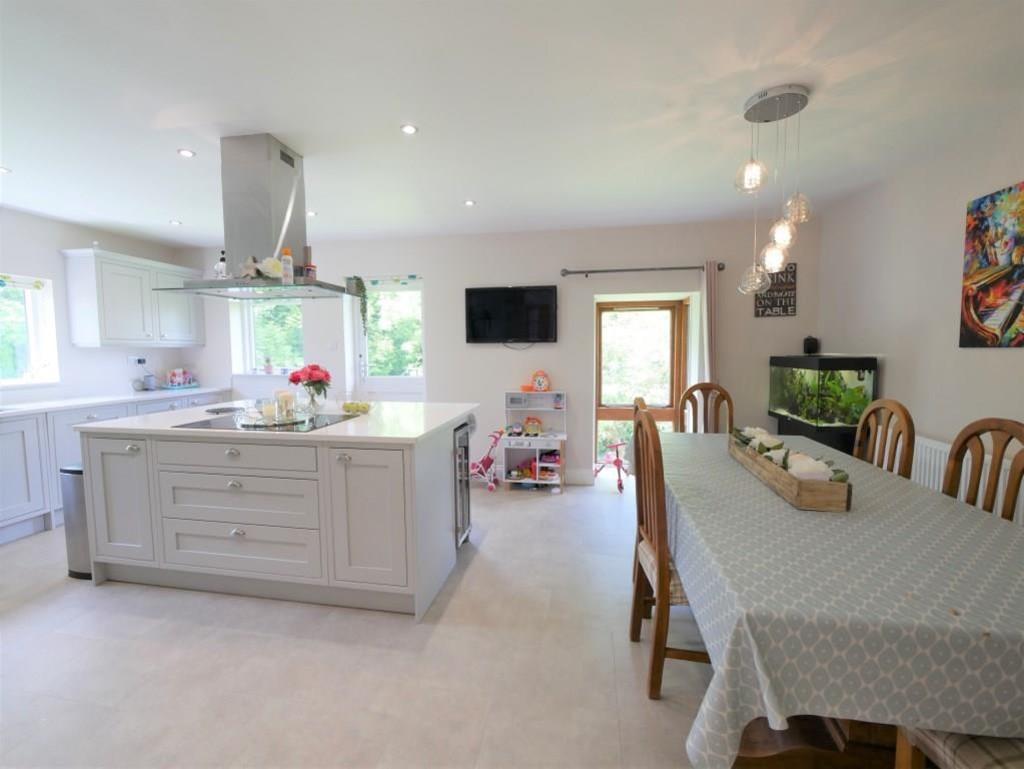 Kitchen diner1
