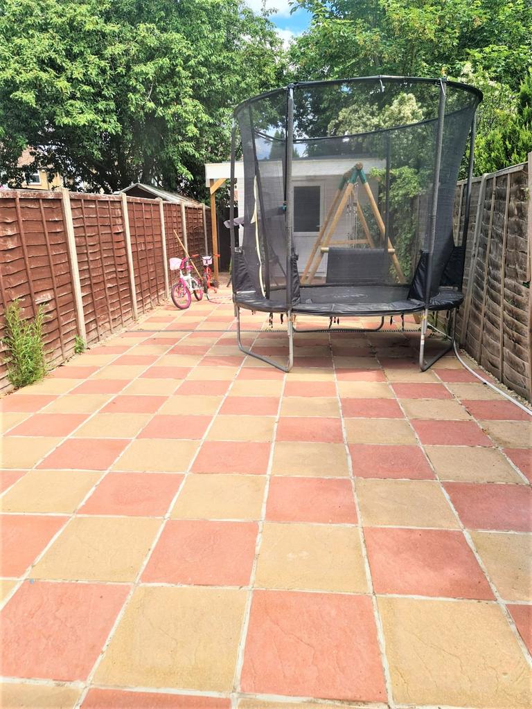 Hubbards Close, Uxbridge, Greater London, UB8 2 bed terraced house £