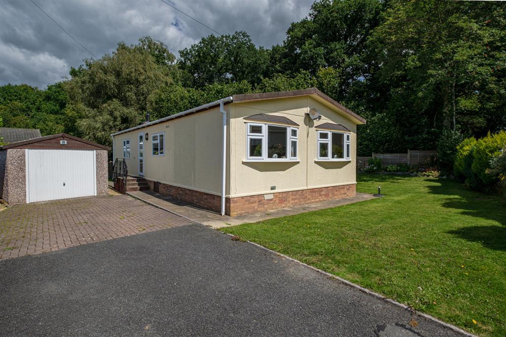 The Glade, Caerwnon Park, Builth Wells, LD2 3YE 2 bed park home £120,000