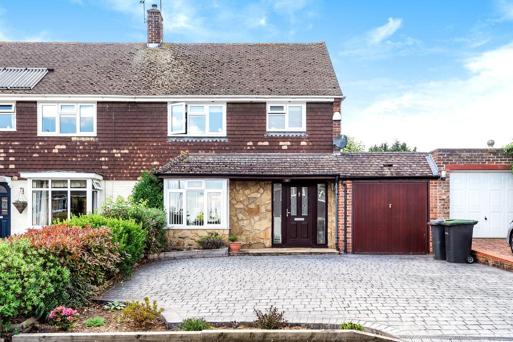 Hornbeam Close, Larkfield 3 bed semidetached house £400,000